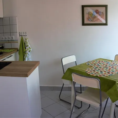Nefelejcs Apartmanhaz * Gyenesdias