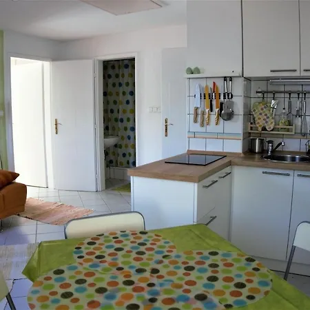 Nefelejcs Apartmanhaz *