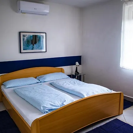 Nefelejcs Apartmanhaz * Gyenesdias