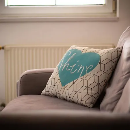 Nefelejcs Apartmanhaz * Gyenesdias