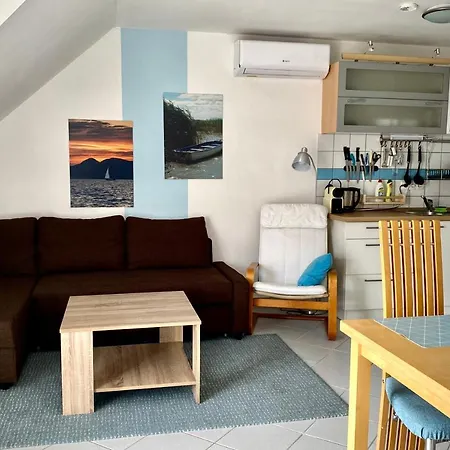 Nefelejcs Apartmanhaz Gyenesdias