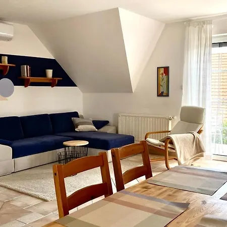 Nefelejcs Apartmanhaz Gyenesdias