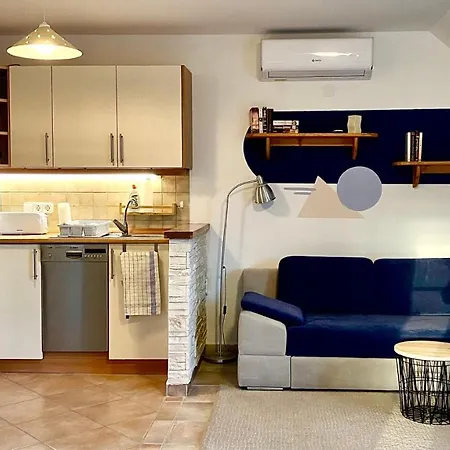Nefelejcs Apartmanhaz Gyenesdias